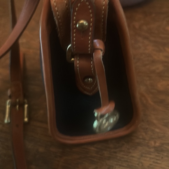 Dooney & Bourke All Weather Leather Vintage Dover Shoulderbag/Crossbody - Picture 5 of 16